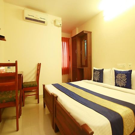 Oyo 4824 Hotel Star Kochi Esterno foto