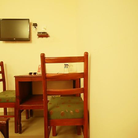 Oyo 4824 Hotel Star Kochi Esterno foto