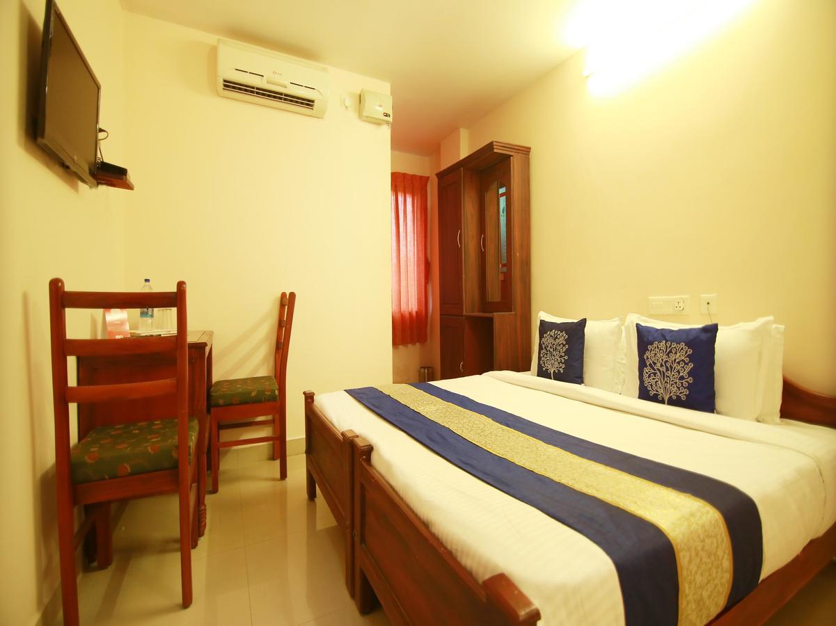 Oyo 4824 Hotel Star Kochi Esterno foto