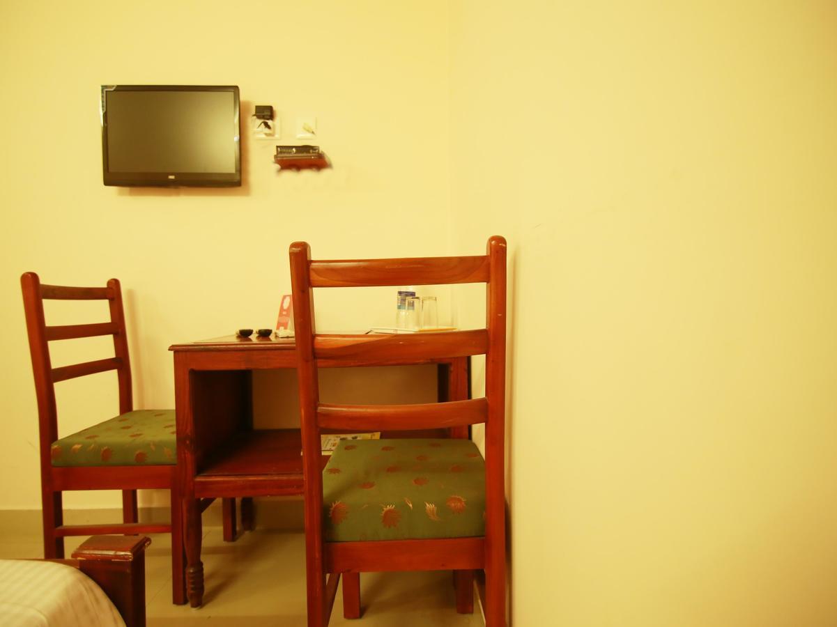 Oyo 4824 Hotel Star Kochi Esterno foto