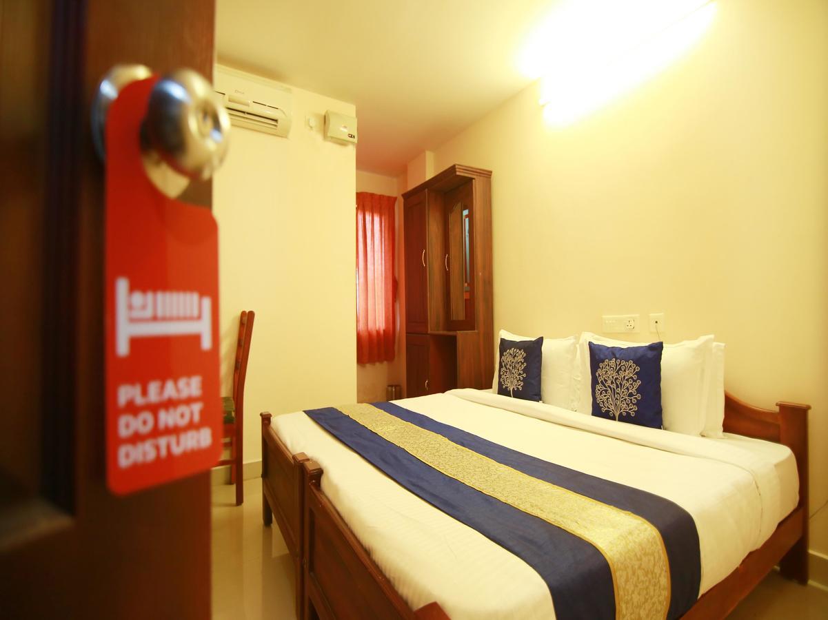 Oyo 4824 Hotel Star Kochi Esterno foto