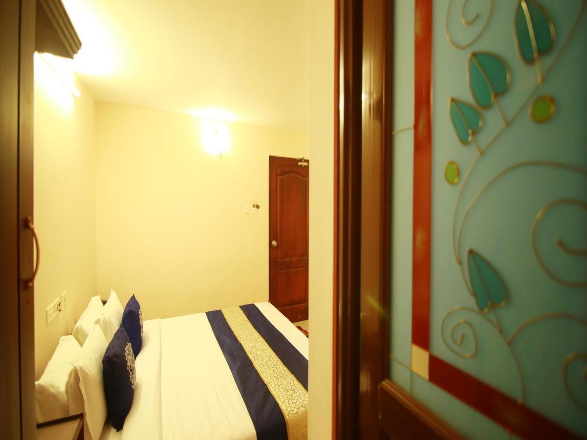 Oyo 4824 Hotel Star Kochi Esterno foto