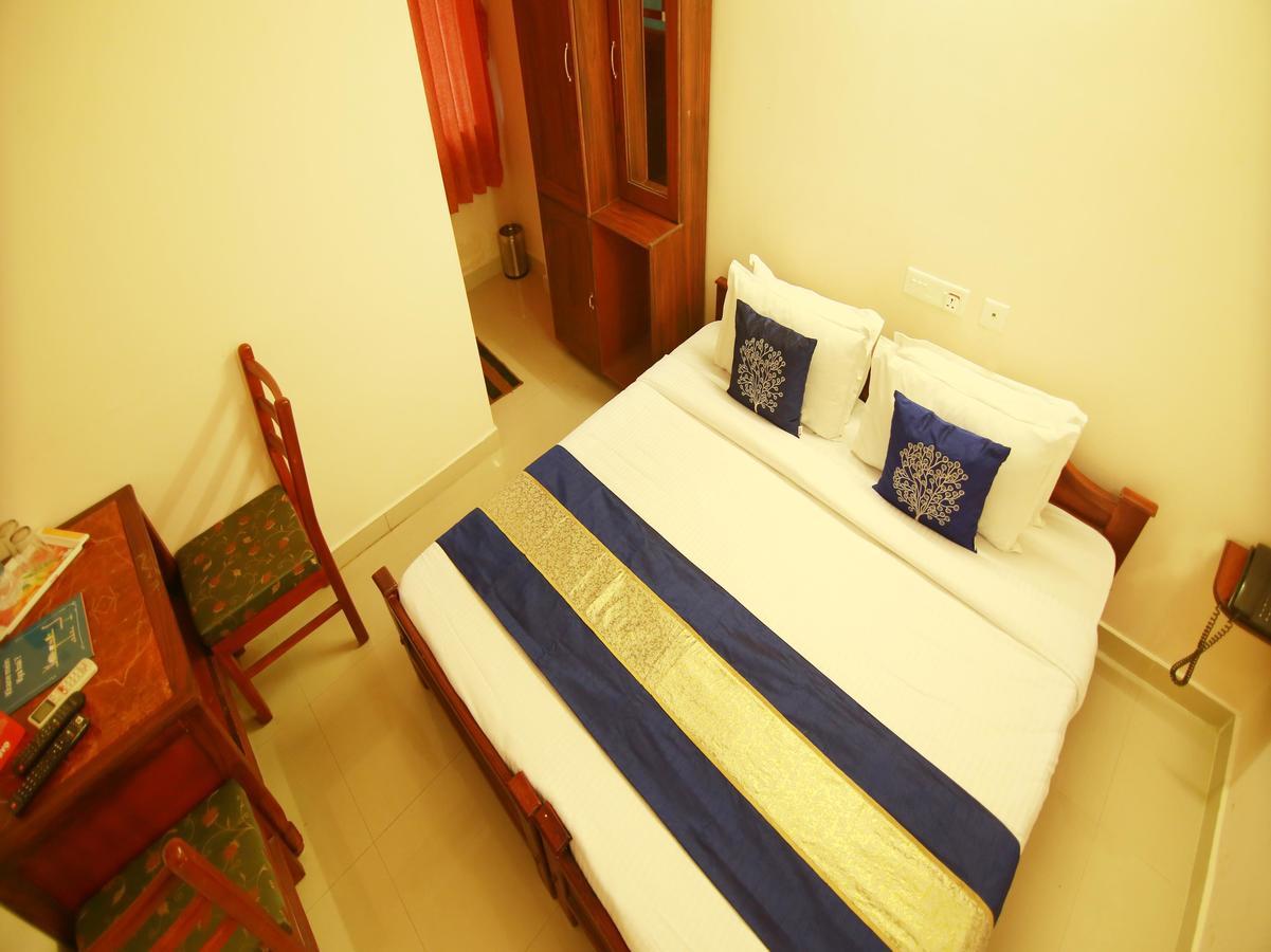 Oyo 4824 Hotel Star Kochi Esterno foto