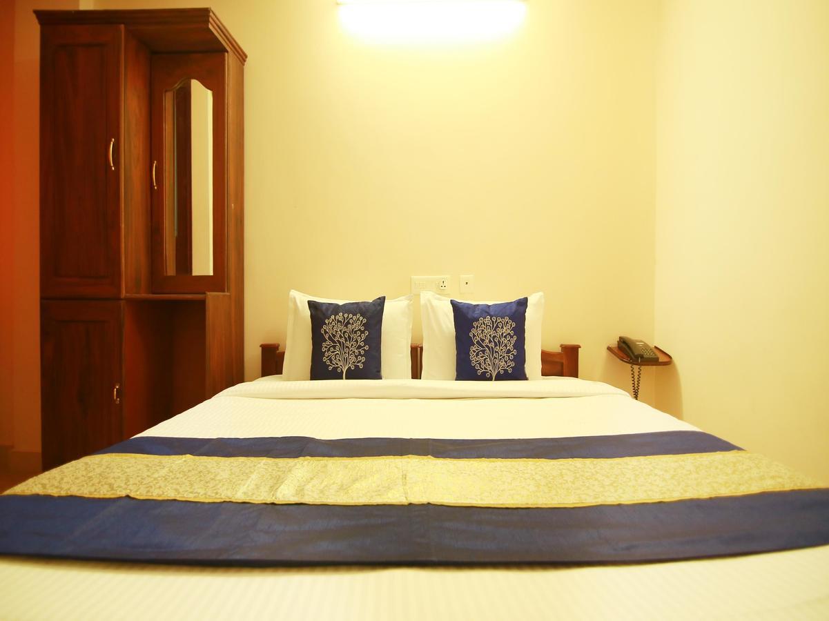 Oyo 4824 Hotel Star Kochi Esterno foto