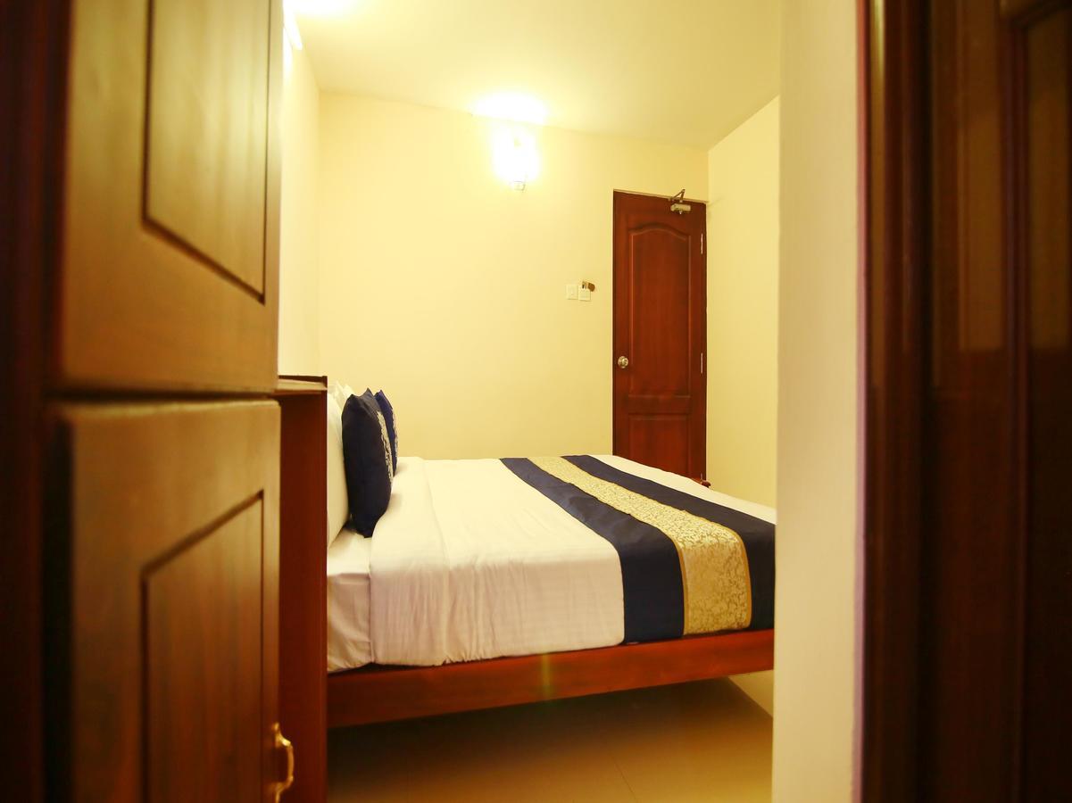 Oyo 4824 Hotel Star Kochi Esterno foto