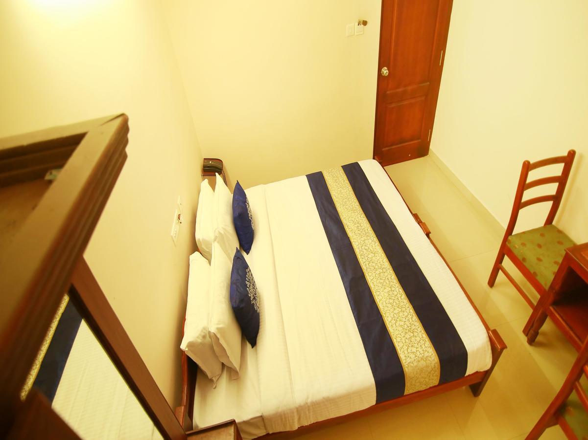 Oyo 4824 Hotel Star Kochi Esterno foto