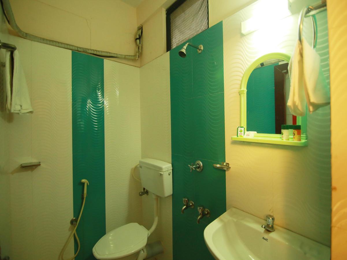 Oyo 4824 Hotel Star Kochi Esterno foto