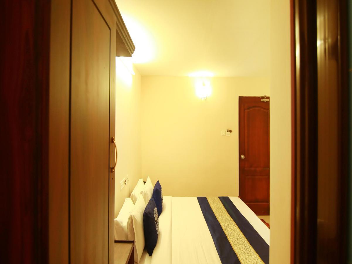 Oyo 4824 Hotel Star Kochi Esterno foto