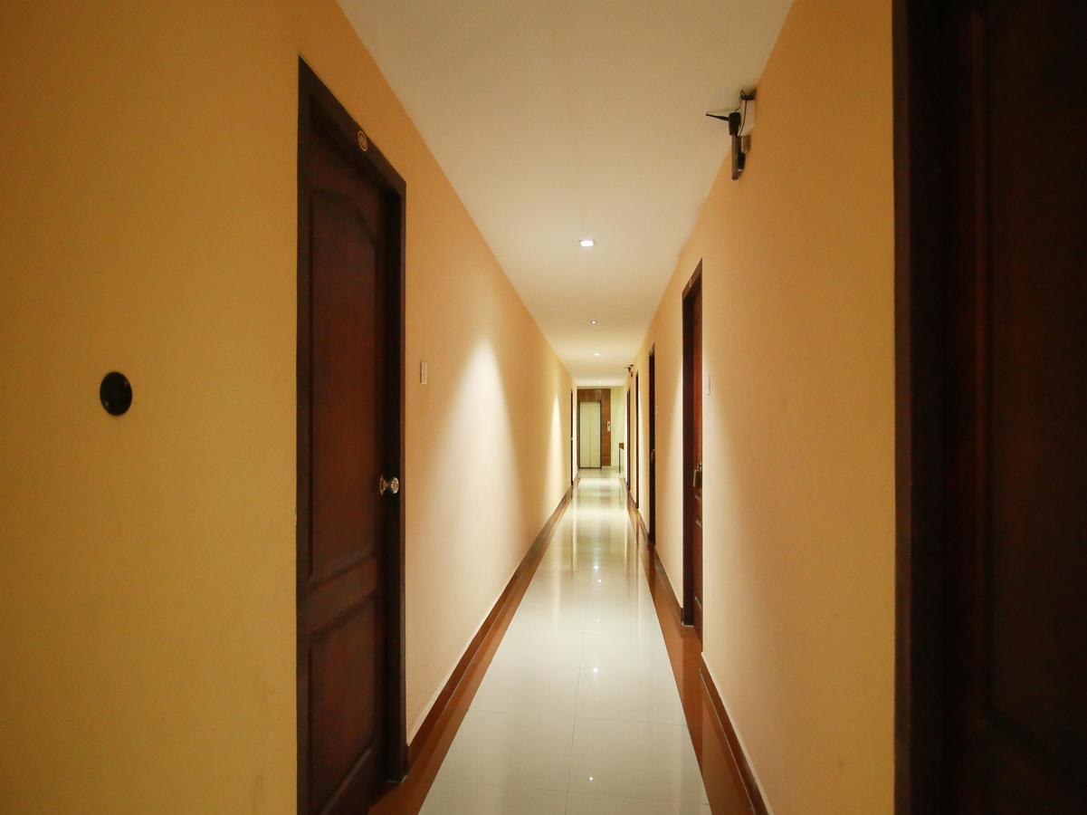 Oyo 4824 Hotel Star Kochi Esterno foto